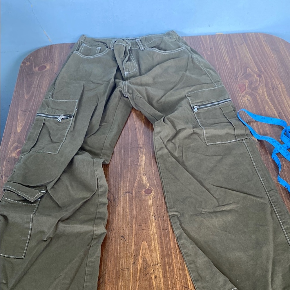 Women’s  Olive Cargo Pants